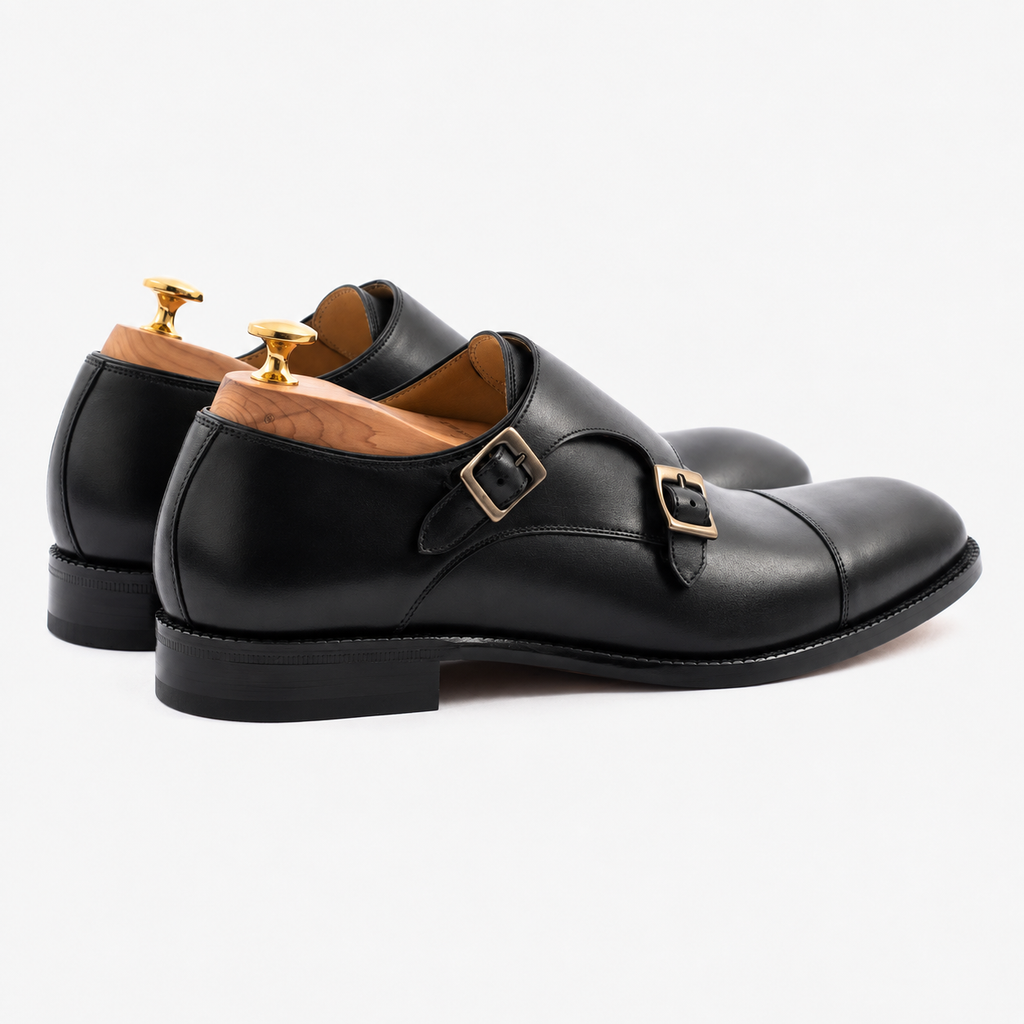 Double Monk Black — вид сзади под углом на колодках
