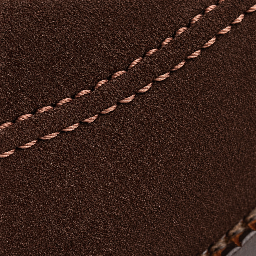 Крупный план замши и швов Penny Loafer Suede Brown